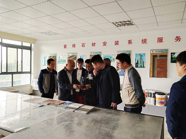 2019年4月16日(ri)綠城(cheng)裝飾公司(si)部分(fen)領(ling)導(dao)到(dao)我(wo)公司進行技(ji)術交流
