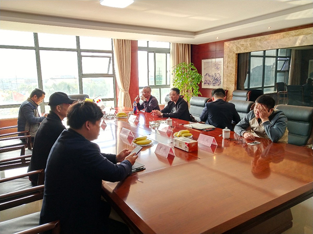 2019年4月16日綠(lv)城裝(zhuang)飾公(gong)司(si)部分領(ling)導到(dao)我(wo)公(gong)司進(jin)行技(ji)術交(jiao)流(liu)